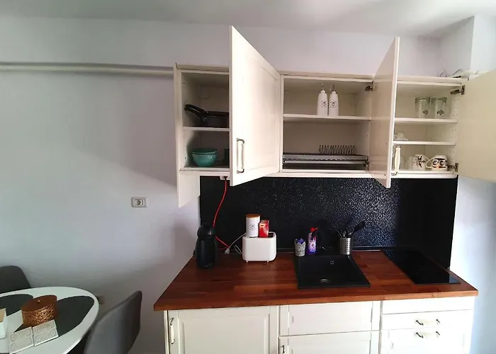 Seaview 27 Apartment